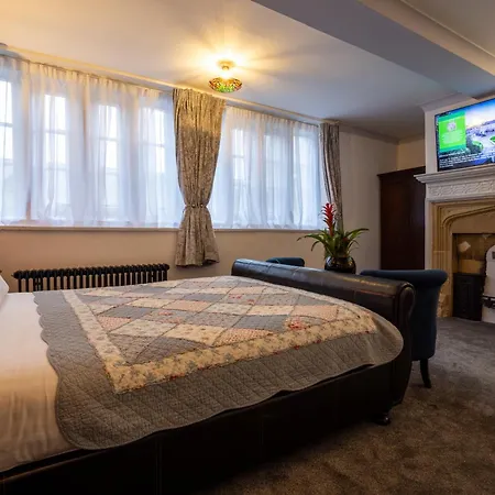 Szálloda Weetwood Hall Estate 4*