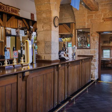 Weetwood Hall Estate Szálloda Leeds