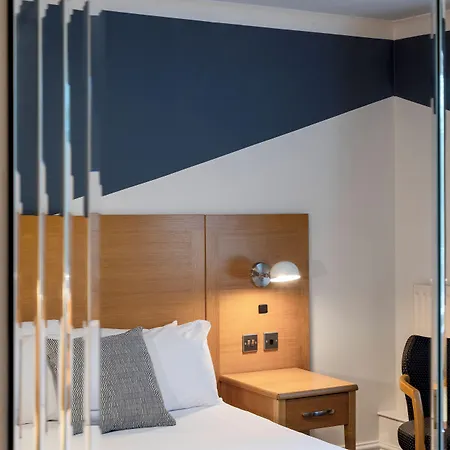 Weetwood Hall Estate Hotell