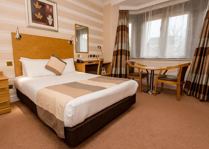 Weetwood Hall Estate Отель