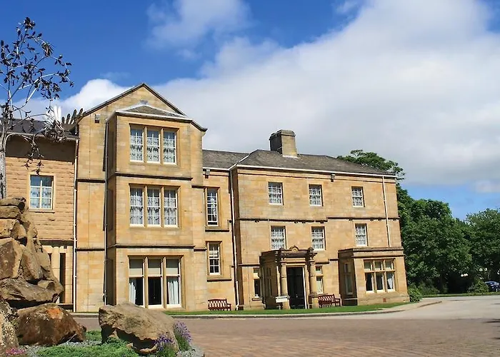 Weetwood Hall Estate فندق 4*