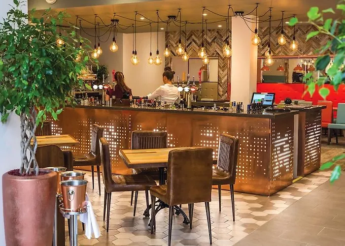 Weetwood Hall Estate فندق ليدز