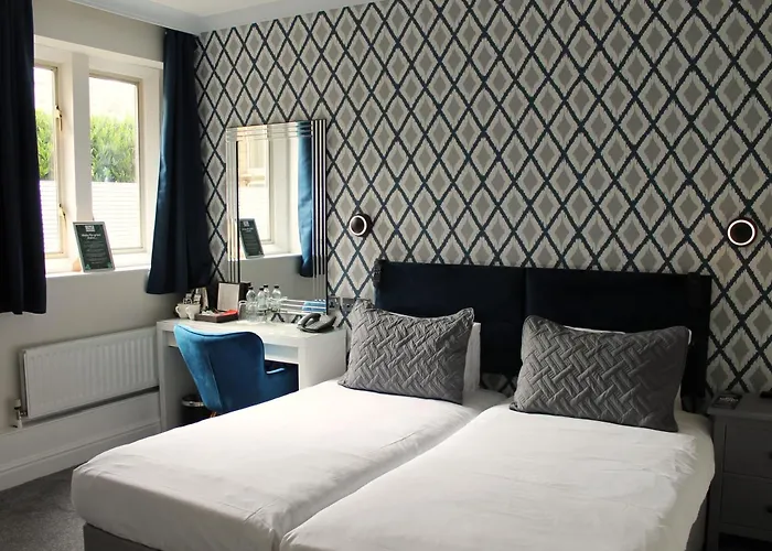 Weetwood Hall Estate 4*