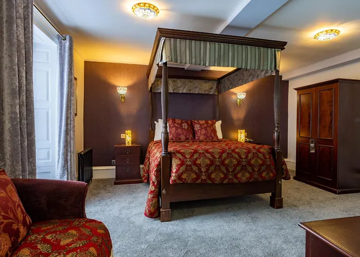 Weetwood Hall Estate فندق