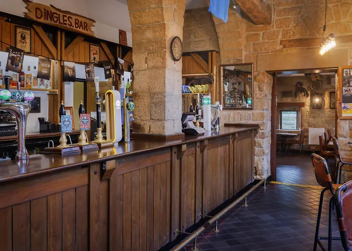 Weetwood Hall Estate فندق ليدز