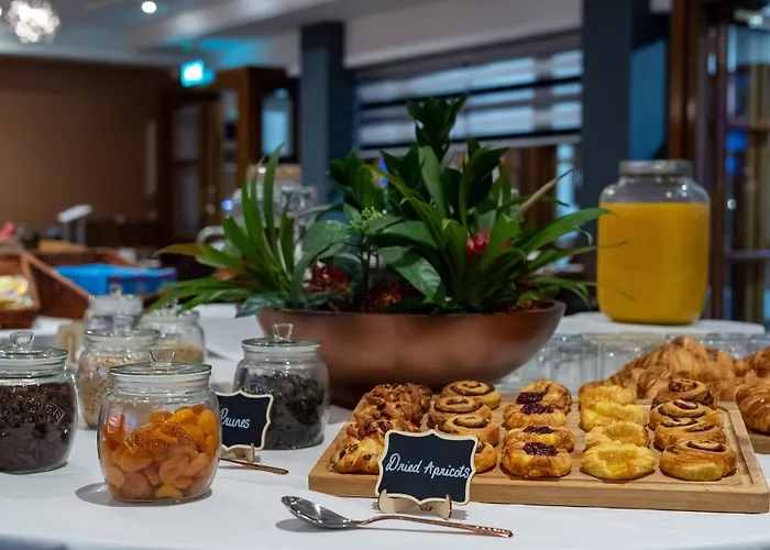 Отель Weetwood Hall Estate 4*