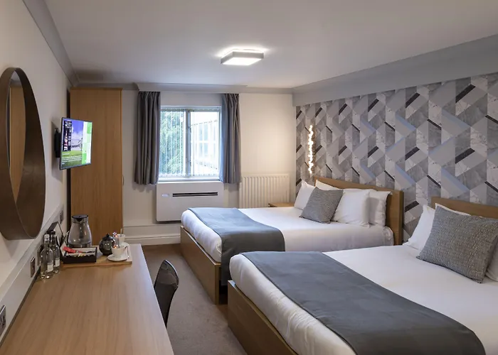 Weetwood Hall Estate Отель