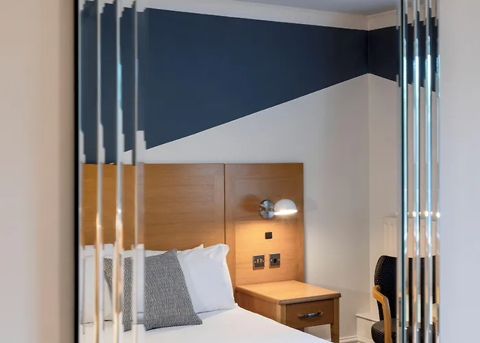 Weetwood Hall Estate فندق