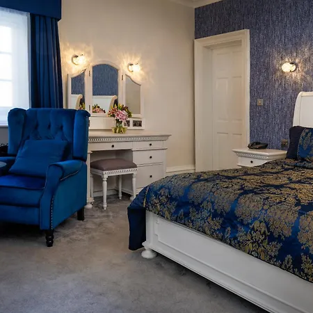 Weetwood Hall Estate Leeds (West Yorkshire)