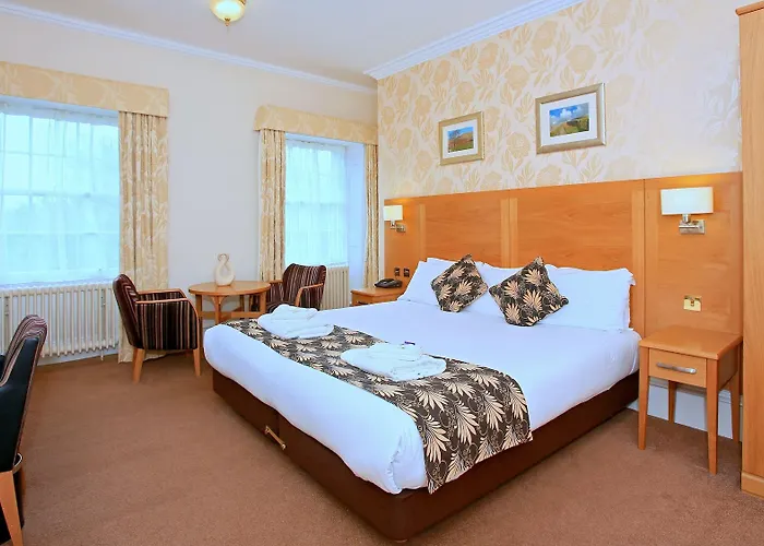 Weetwood Hall Estate Готель