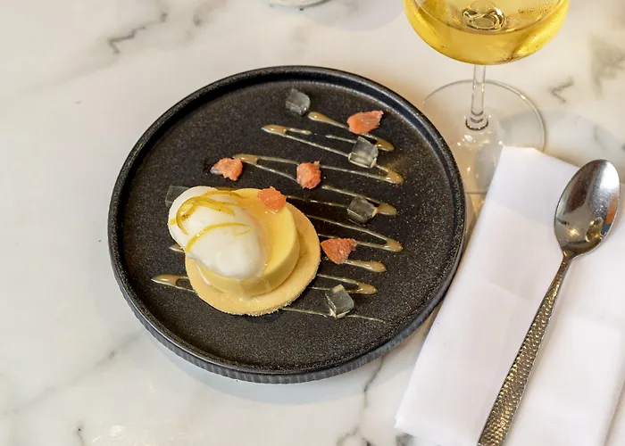 Готель Weetwood Hall Estate 4*